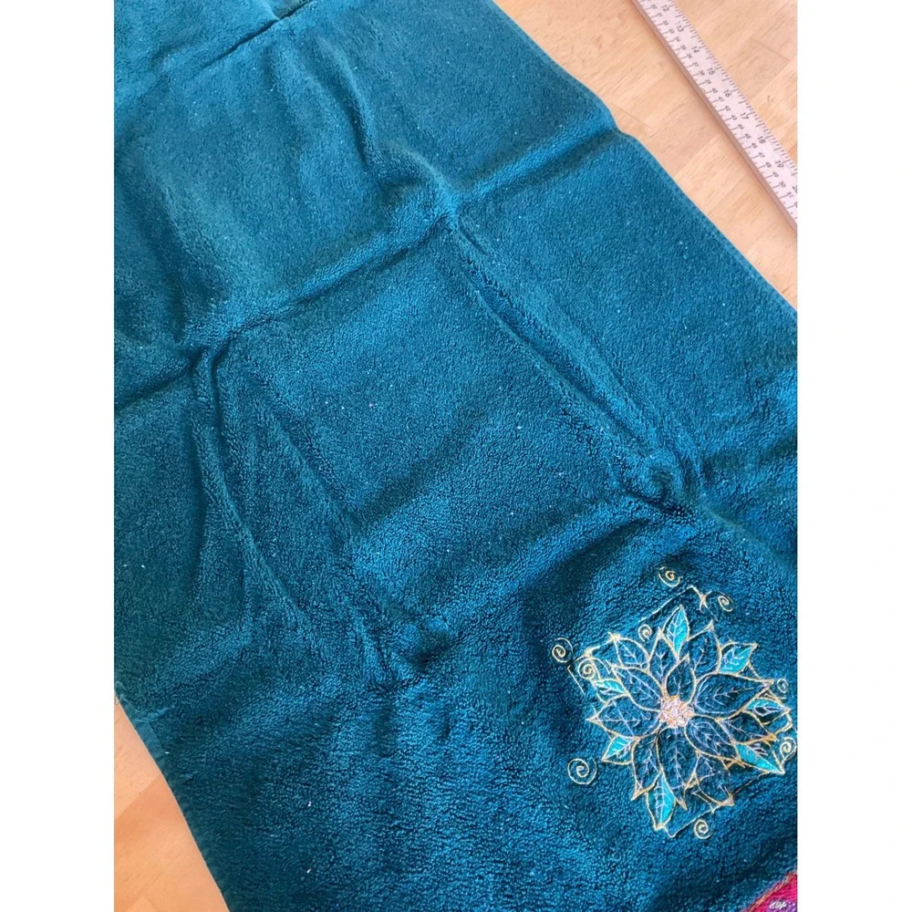 Vintage Christmas Poinsettia 3 Piece Towel Set Hunter Green Embroidered Cotton